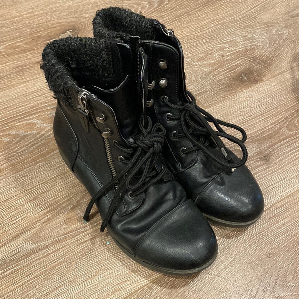 Black boots size 7